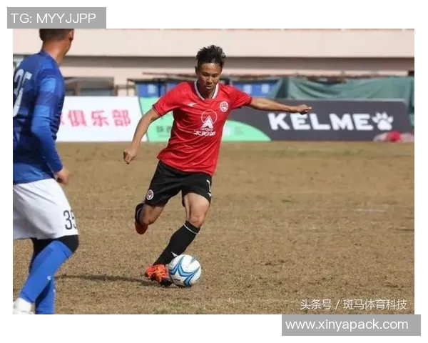 足球明星小白鞋背后的传奇故事与梦想追逐之旅 足球明星小白鞋背后的传奇故事与梦想追逐之旅