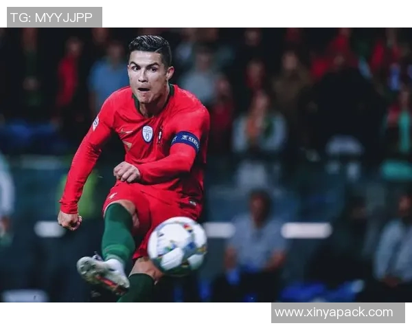 足球明星闪耀登场金项链装饰展现奢华魅力与运动精神的完美结合 足球明星闪耀登场金项链装饰展现奢华魅力与运动精神的完美结合